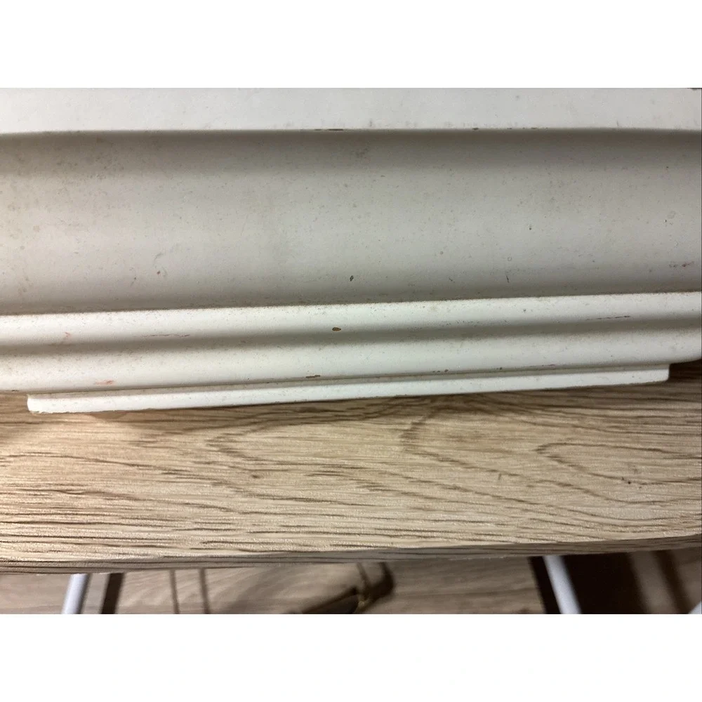 The Unbranded Brand 12 white